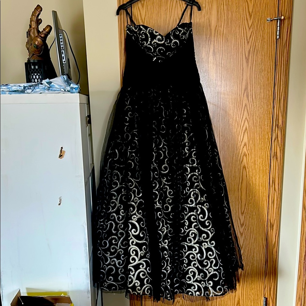 Elegant Black and White Prom Dress